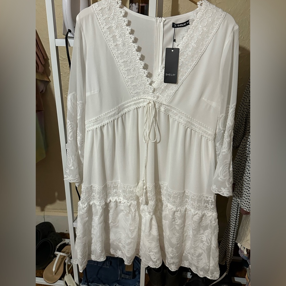 White Sheilay Lace Detail Dress in Size XLarge